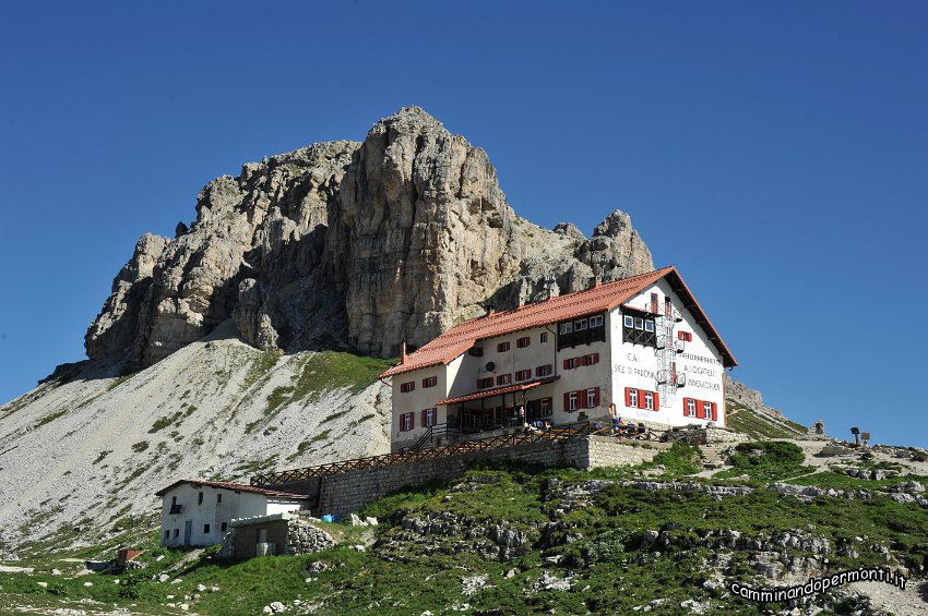 089 Rifugio Locatelli.JPG